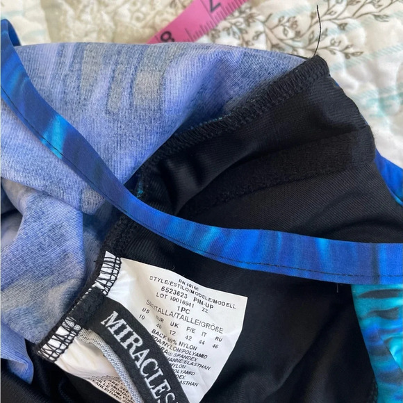 Miraclesuit The Beach Goes On Pinup One Piece Bathing Suit - Picture 4 of 7